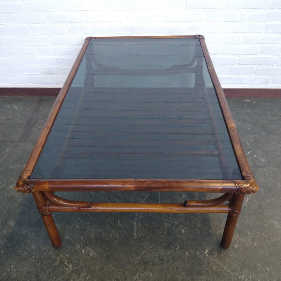 Image 1 of Table basse Rohé en verre fumé et reliure en cuir