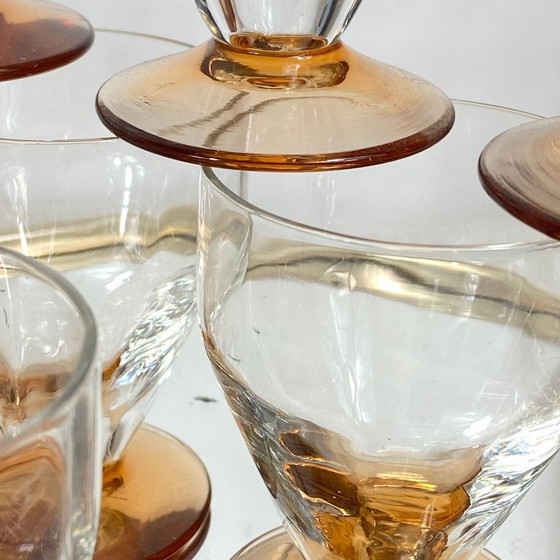 9 Art-Deco-Wein- oder Wassergläser mit bernsteinfarbenen Stielen, 9 cl – Gläser & Karaffe, Glass (photo 6 of 7)