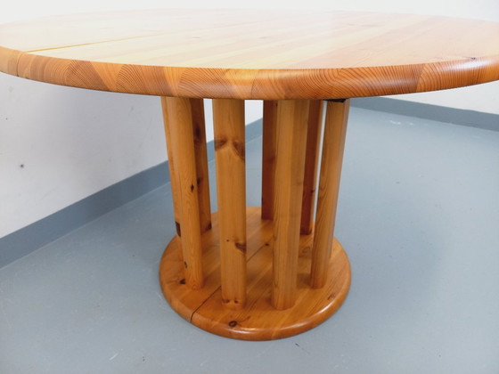 Image 1 of Table à manger ronde scandinave vintage style Rainer Daumiller en pin des années 60 70 avec rallonges
