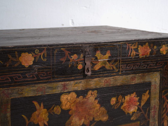 Baule antico dipinto in legno di pino – Cina, circa 1900 – Armadi contenitori, Iron (photo 11 of 40)