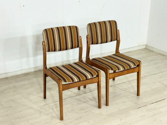 Image 1 of Set van 2 stijlvolle eetkamerstoelen in retrostijl uit het midden van de vorige eeuw.