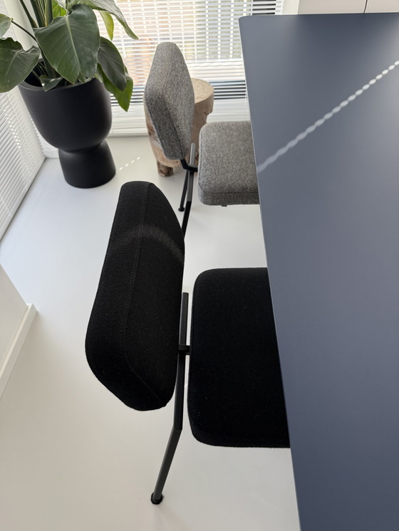 Image 1 of Studio HENK mesa de comedor de diseño - HPL Blu Fes + sillas Kvadrat