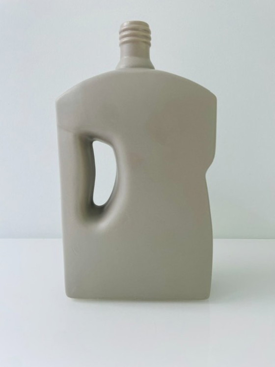 Image 1 of Keramikvase in Form einer Waschmittelflasche