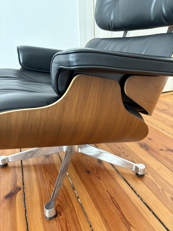 Image 1 of Vitra Eames loungestoel en voetenbank