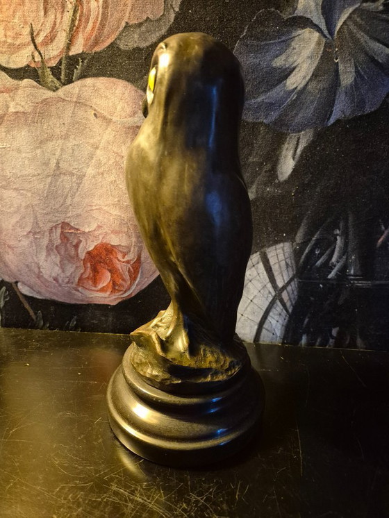 Image 1 of Statue de chouette Minerve en bronze avec des yeux en verre jaune