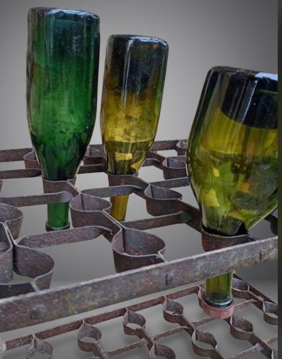 Portabottiglie in metallo rivettato e forgiato scaffale industriale, Ferro, Nero, Rustic (foto 4 di 9)