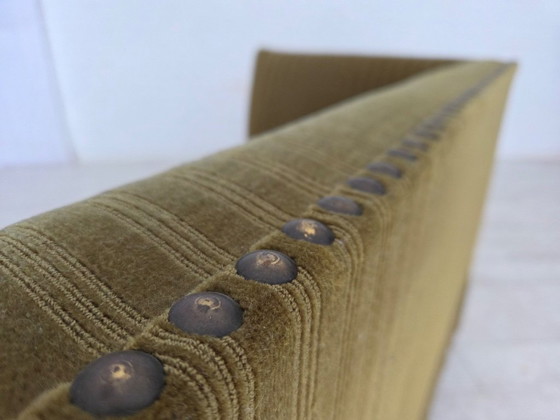 Image 1 of Dänisches 2-Sitzer-Sofa aus den 1970er Jahren, originaler grüner Möbelveloursbezug.
