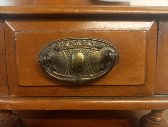 Image 1 of Coiffeuse avec miroirs taillés.