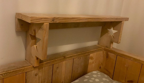 Image 1 of Chambre d'enfant complète : lit, armoire et étagère murale