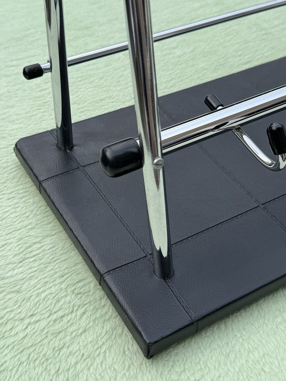 Image 1 of Seltene, ikonische Wandgarderobe aus den Sechzigerjahren | Verchromtes Rohrgestell | Sammlerwert & Museumszustand