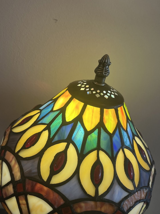 Image 1 of Vidrieras Tiffany Twenties Style Lámpara de mesa Motivo de plumas de pavo real