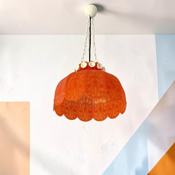 Lampadario a sospensione in acrilico rosso stile rustico con effetto pizzo, Ucraina, anni '70 (photo 5 of 19)