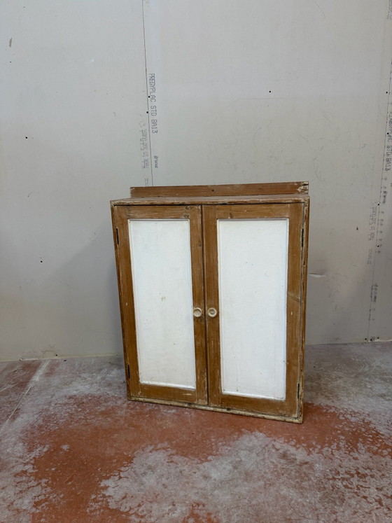 Small vintage patinated solid wood hanging cabinet / wall cupboard, Shelving unit, White (photo 2 of 10)