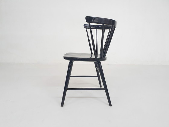 Image 1 of Chaise de salle à manger à dossier à fuseaux noirs, attribuée à Nesto, Danemark, années 1960