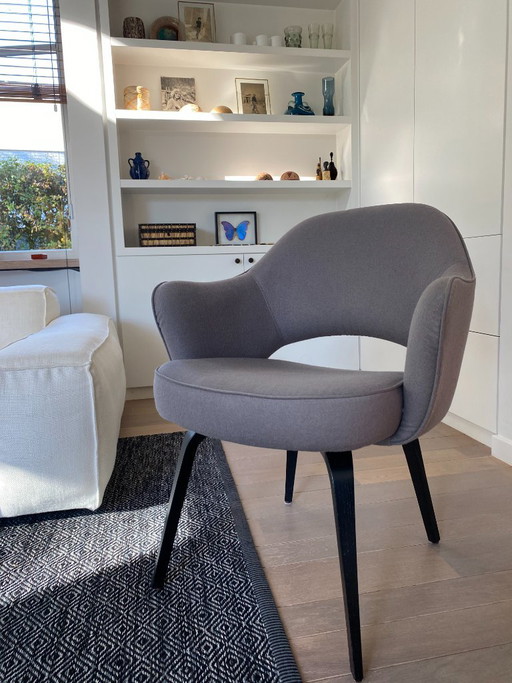 Eero Saarinen pour Knoll – Fauteuil de Direction (Pieds en Bois Noir & Laine Grise)