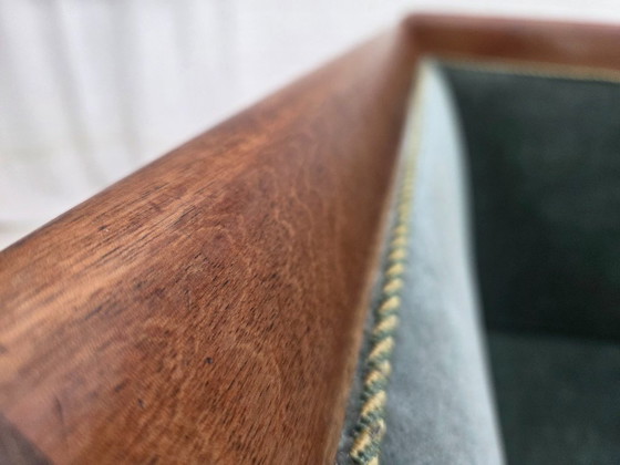 Image 1 of Divano danese a 3 posti, anni '50, rivestimento in velluto verde/blu, legno di frassino.