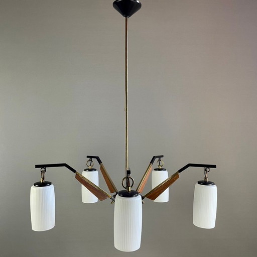 Vintage 1950s Italian five-light chandelier in brass, wood and opaline glass lampshades.