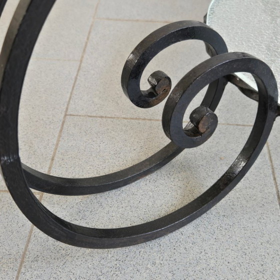 Image 1 of Vintage bijzettafel/salontafel uit de jaren 50, zwart metaal en mat glas.