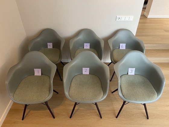 Image 1 of 6 sillas Vitra Eames DAW con cojines de asiento fijos