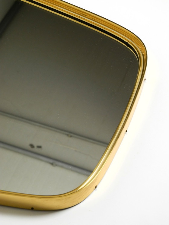 Image 1 of Magnifique miroir mural original du Mid Century Modern "Münchener Zierspiegel" avec cadre en laiton lourd