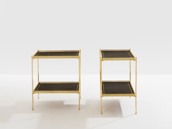 Image 1 of Coppia di tavolini laterali a due livelli Maison Jansen in ottone e pelle nera, anni '60