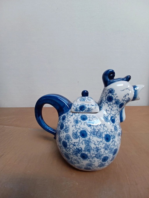 Tetera china azul y blanca