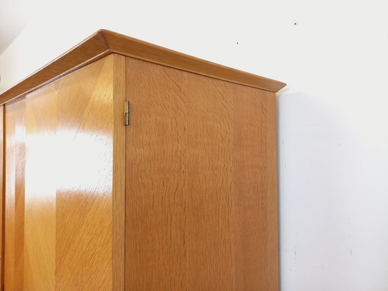 Image 1 of Vintage eikenhouten kledingkast uit de jaren 60