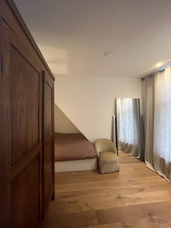 Image 1 of Vintage Massif Houten Kast Donker 