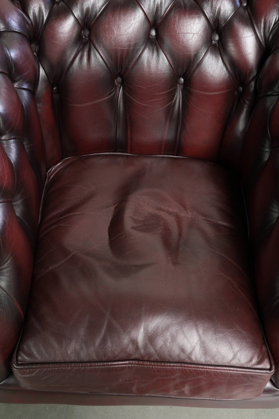 Englischer Chesterfield Club Sessel aus Rindsleder in einer schönen roten Farbe – Leather, Klassiek (photo 6 of 12)