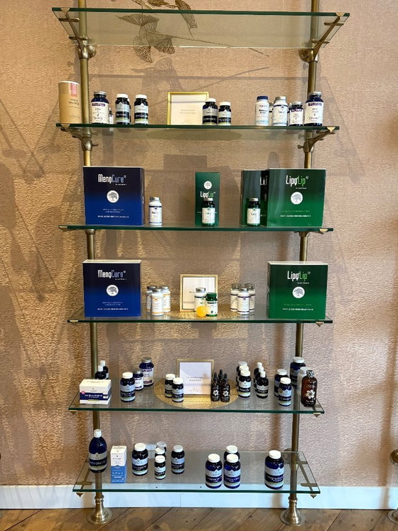 Image 1 of Glazen Wandkast Eichholtz