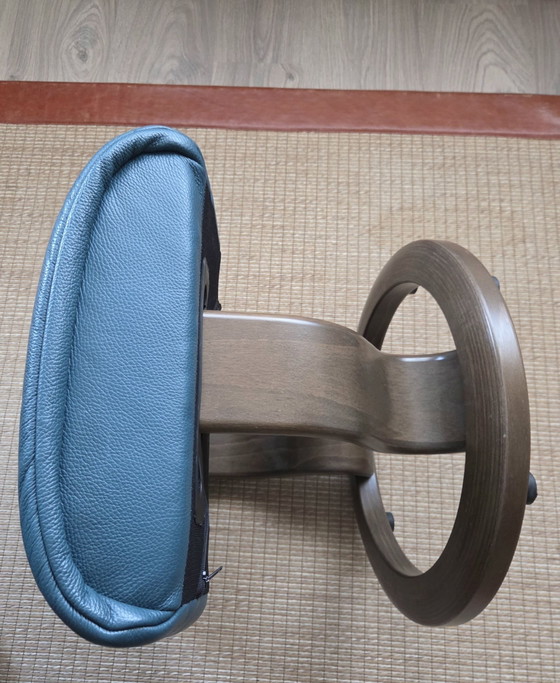 2 Poggiapiedi e pouf Stressless (Ekornes), Pelle, Blu (foto 4 di 5)