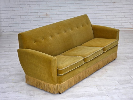 Image 1 of Anni '70, divano danese a 3 posti, velluto originale verde chiaro per mobili.