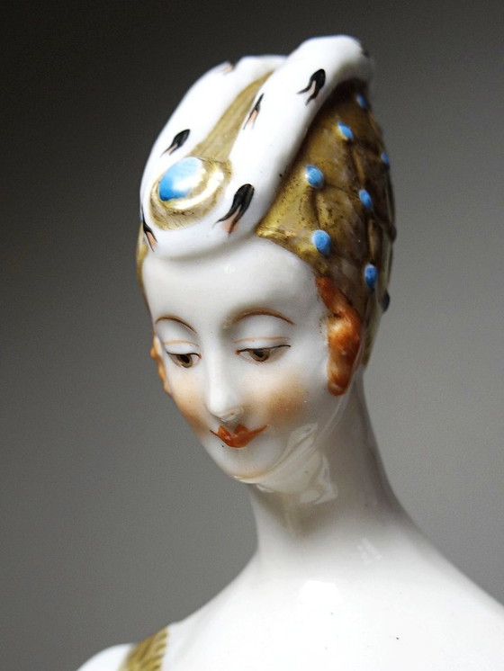 Image 1 of Sujet en porcelaine ancien "Liseuse" art déco signée J.Vesques