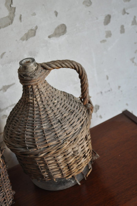 Bouteilles de Vin Vintage en Osier, Lot de 3 – Objets déco (photo 4 of 4)