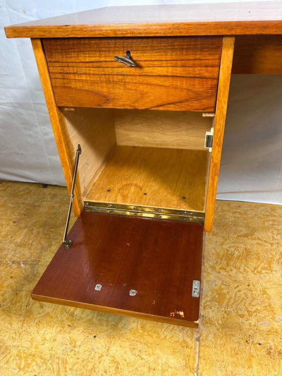 Image 1 of Mid-Century Retro Vintage Teak Klein Bureau Jaren 60, Deens Design Invloed Charmant Functioneel