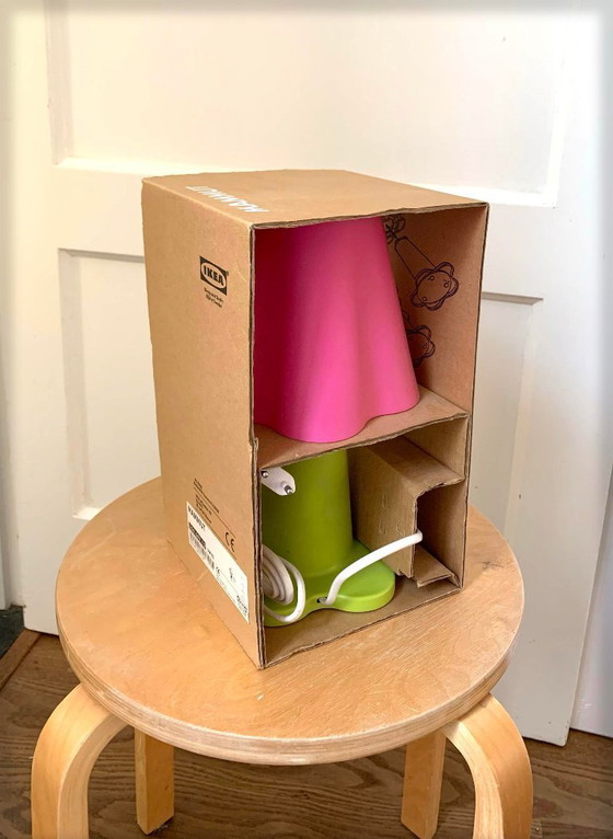 Image 1 of Lámpara de mesa IKEA MAMMUT – Rosa/Verde – Nueva en caja (años 2000)