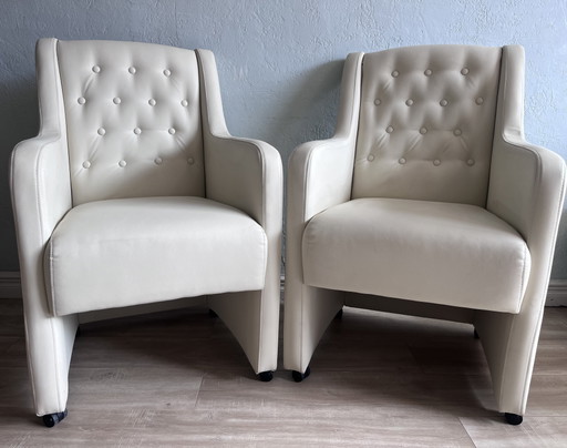 Deux chaises Norwich comme neuves, couleur crème/blanc – fauteuils, Skai