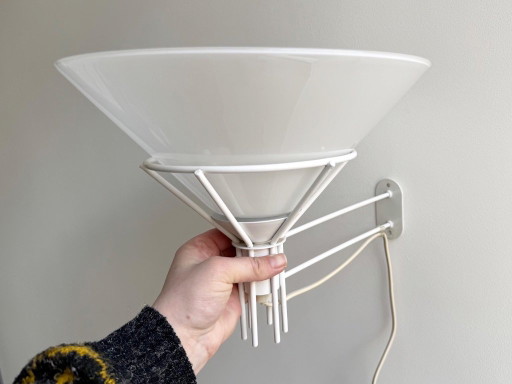 1x Vintage-Wandlampe aus den 80er Jahren, Draht, Metall und Glasschirm – wandlampen (photo 2 of 7)