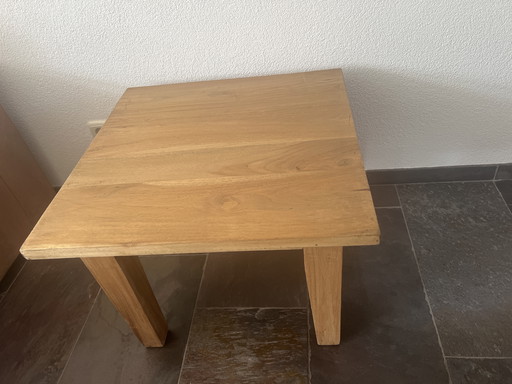 Massief houten bijzettafel