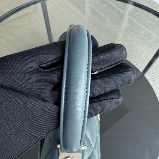 Image 1 of Chanel Trendy CC Small - Gewatteerd lamsleer, Haze Blue, gouden hardware, serie 26