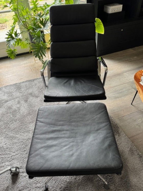 Image 1 of 2 sedie e poggiapiedi in alluminio Charles & Ray Eames EA