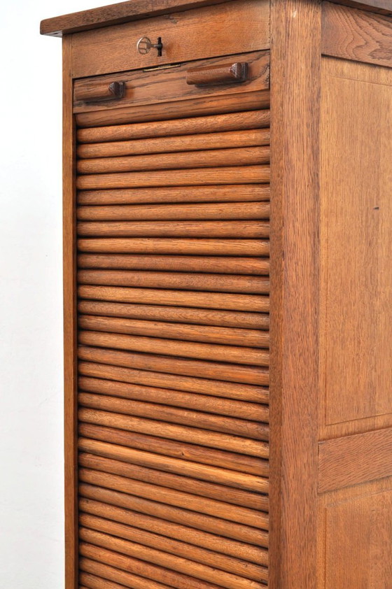 Image 1 of Armario antiguo de roble con puertas enrollables, década de 1900