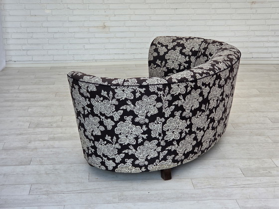 Image 1 of Sofá danés de dos plazas "Banan", años 60, tapizado en blanco y negro y madera de haya.