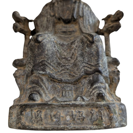 Guanyin aus vergoldeter Bronze auf Drachenthron, 18./19. Jh. – Bildhauerei (photo 10 of 10)
