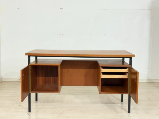 Mid-Century Danish Teak-Schreibtisch mit Metallgestell / Bürotisch / 60er Jahre