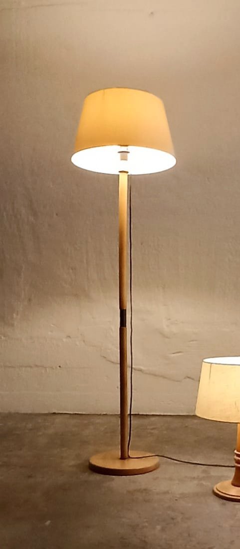 Image 1 of lampadaire vintage à base en bois