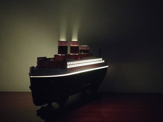 Image 1 of Luftbefeuchter/Lufterfrischer in Form des Schiffs Titanic, 30 cm