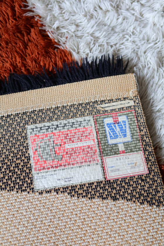 Image 1 of tapis au design futuriste