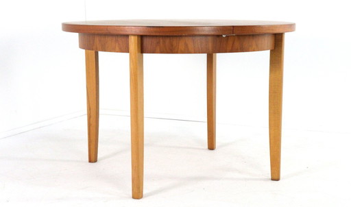 Round extendable dining table 'Rudolstadt' vintage