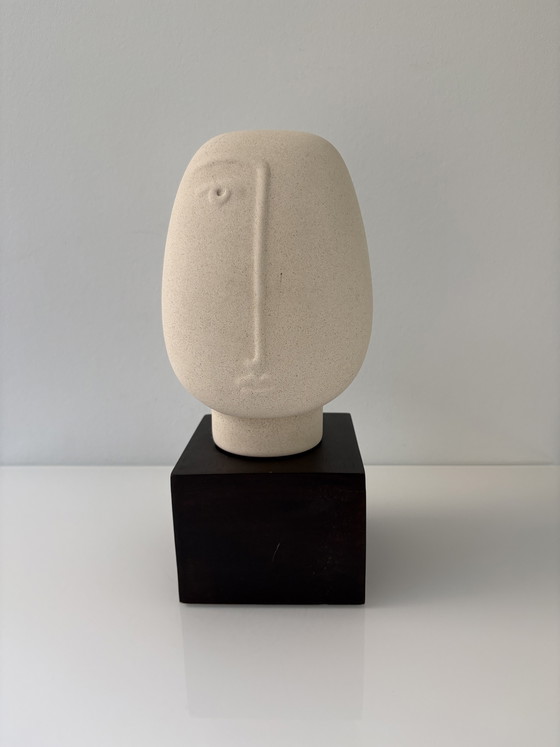 Image 1 of Statue of an abstract face in rough ceramic